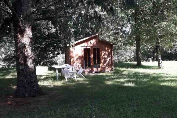 Camping chalet 2 personnes : Libellule - Champs-sur-Tarentaine-Marchal - Camping de l'écureuil